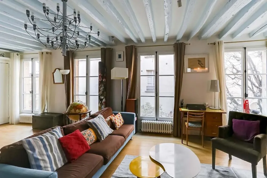 Marais District - Superb 3 Bedroom Flatent Paris France