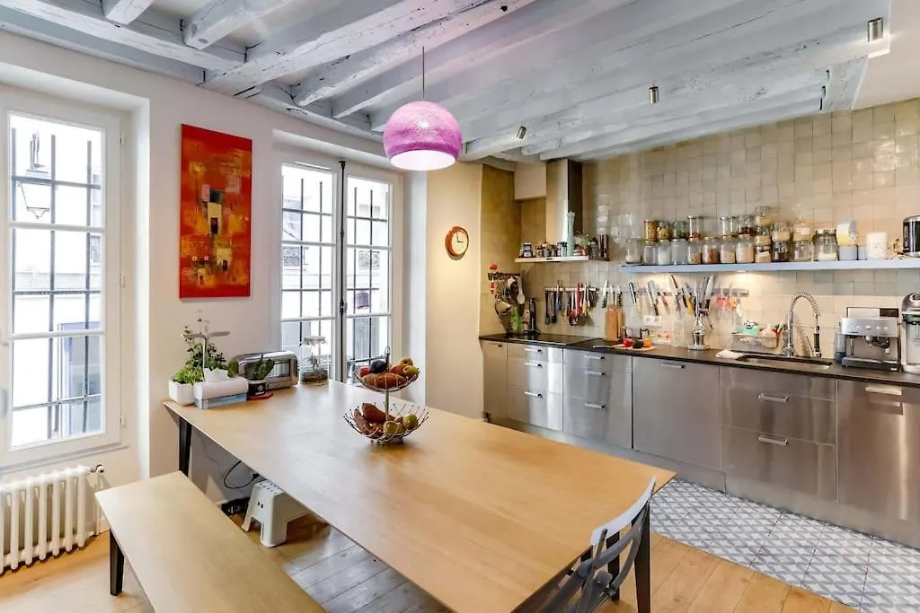 Marais District - Superb 3 Bedroom Flatent Paris France