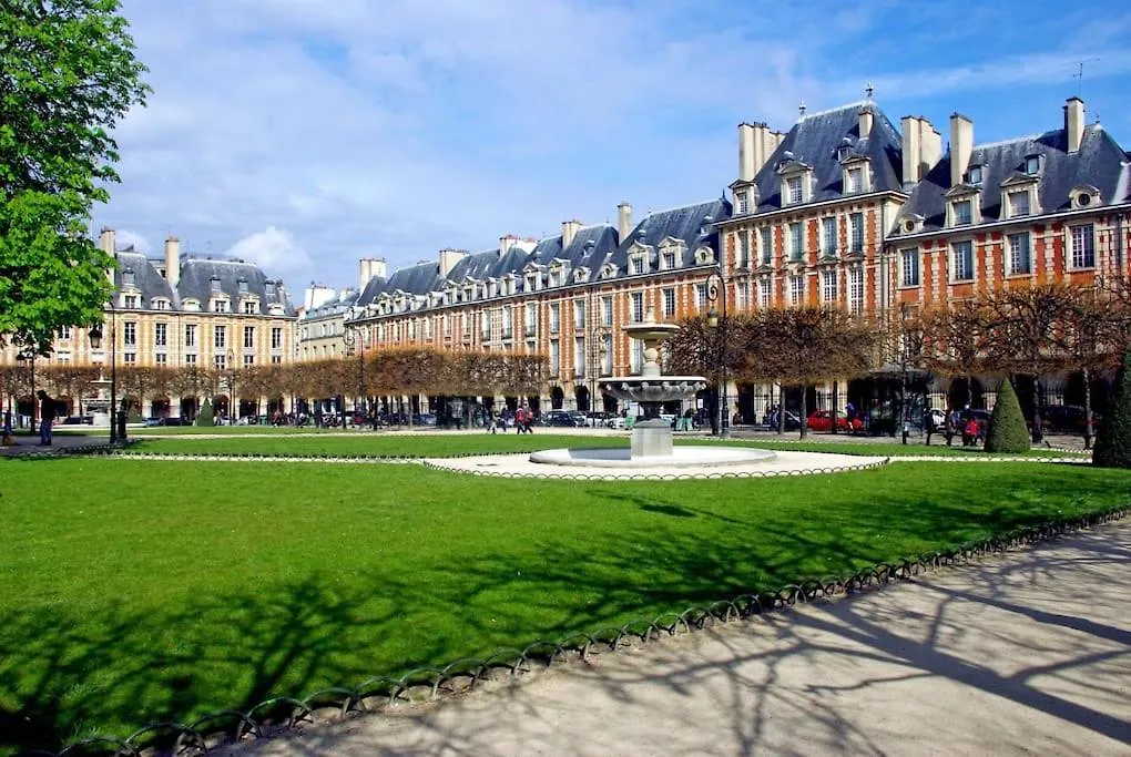 Marais District - Superb 3 Bedroom Flatent Paris Apartment